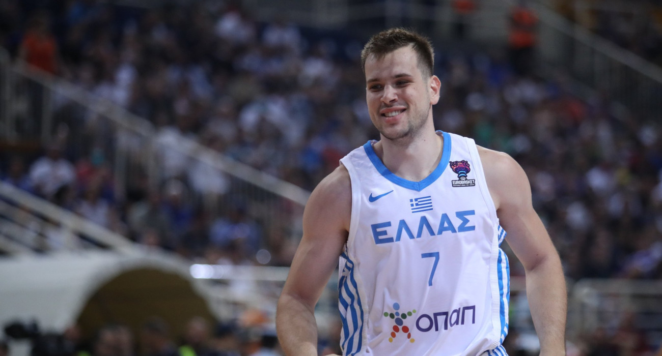 Ο Δημήτρης Αγραβάνης με την φανέλα της Εθνικής Ελλάδας, Πηγή: Eurokinissi Ο Δημήτρης Αγραβάνης με την φανέλα της Εθνικής Ελλάδας, Πηγή: Eurokinissi