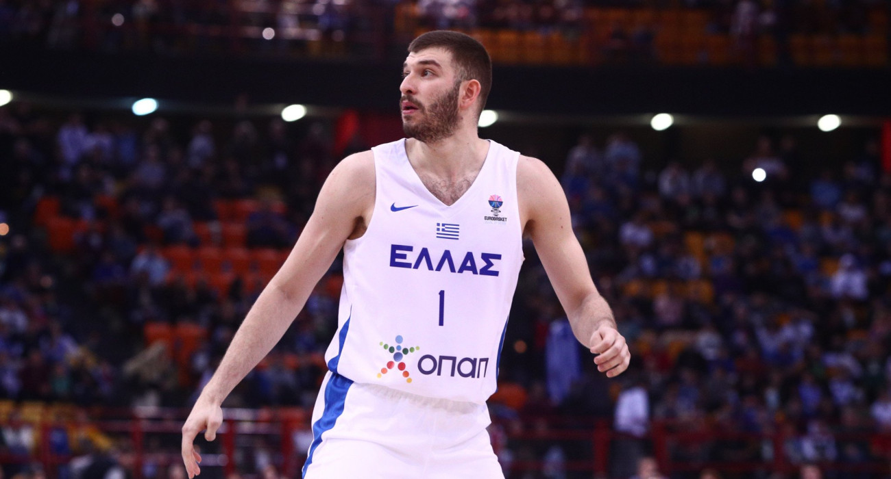 Ο Νίκος Ρογκαβόπουλος με τη φανέλα της Εθνικής, Πηγή: Eurokinissi Ο Νίκος Ρογκαβόπουλος με τη φανέλα της Εθνικής, Πηγή: Eurokinissi