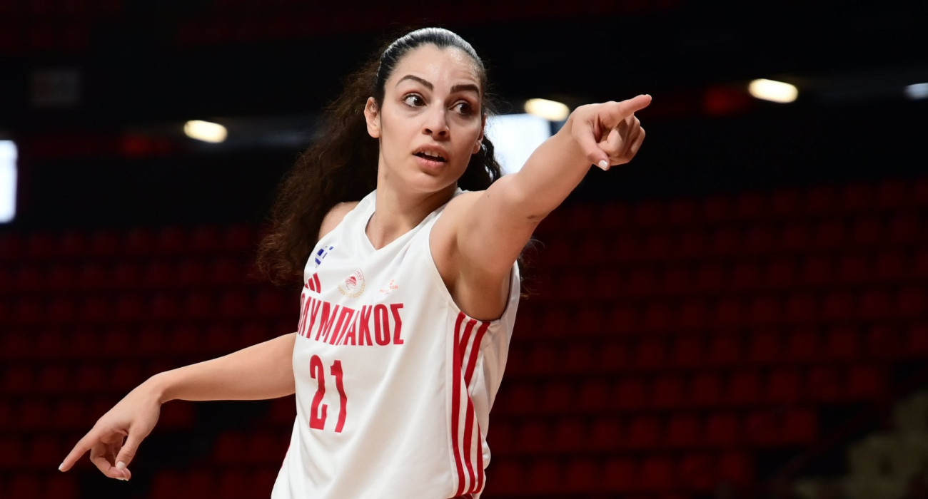 Η Ελεάννα Χριστινάκη με την ερυθρόλεκη φανέλα - Πηγή: Eurokinissi Η Ελεάννα Χριστινάκη με την ερυθρόλεκη φανέλα - Πηγή: Eurokinissi