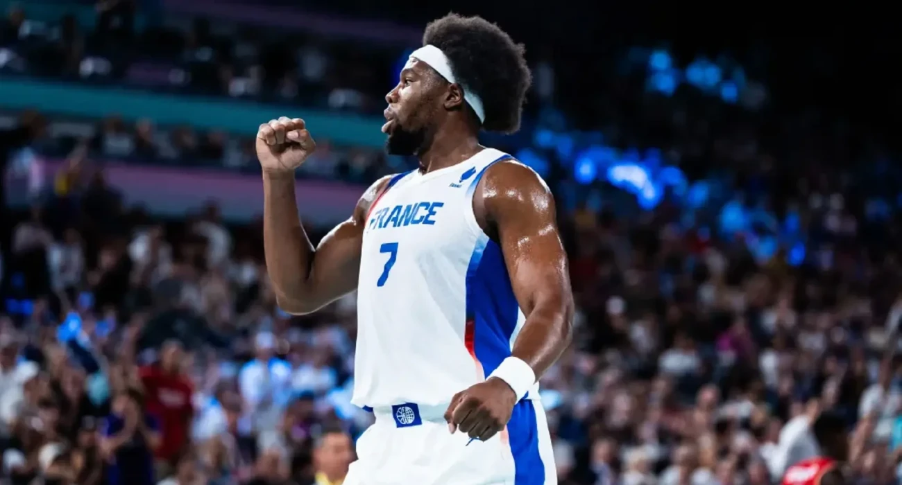Κόπηκαν τρεις στη Γαλλία ενόψει Eurobasket - Συνεχίζει με 14 παίκτες Κόπηκαν τρεις στη Γαλλία ενόψει Eurobasket - Συνεχίζει με 14 παίκτες