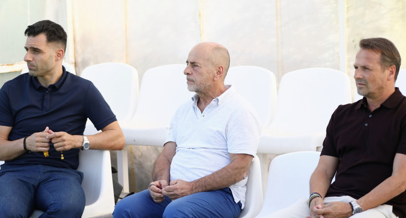 Ο Γιάννης Αλαφούζος με τους Γιάννη Παπαδημητρίου και Γιώργο Τζαβέλλα στη προπόνηση του Παναθηναϊκού / Πηγή: Eurokinissi Ο Γιάννης Αλαφούζος με τους Γιάννη Παπαδημητρίου και Γιώργο Τζαβέλλα στη προπόνηση του Παναθηναϊκού / Πηγή: Eurokinissi