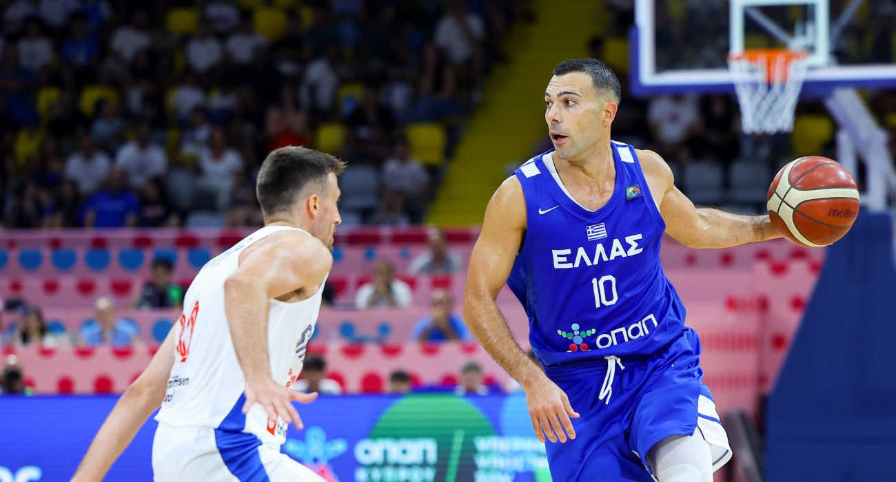 Ο Κώστας Σλούκας στο φιλικό της Ελλάδας με τη Σερβία, Πηγή: Eurokinissi Ο Κώστας Σλούκας στο φιλικό της Ελλάδας με τη Σερβία, Πηγή: Eurokinissi