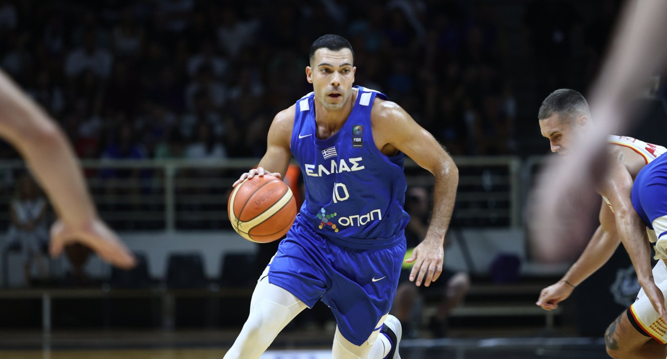Ο Κώστας Σλούκας με φανέλα της Εθνικής Ελλάδας/Πηγή: Eurokinissi Ο Κώστας Σλούκας με φανέλα της Εθνικής Ελλάδας/Πηγή: Eurokinissi