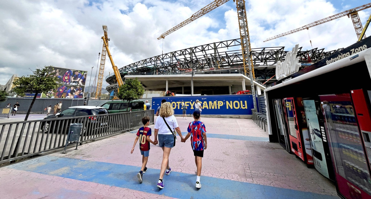 To Camp Nou της Μπαρτσελόνα κατά τη διάρκεια της ανακαίνησής του / Πηγή: Imago To Camp Nou της Μπαρτσελόνα κατά τη διάρκεια της ανακαίνησής του / Πηγή: Imago