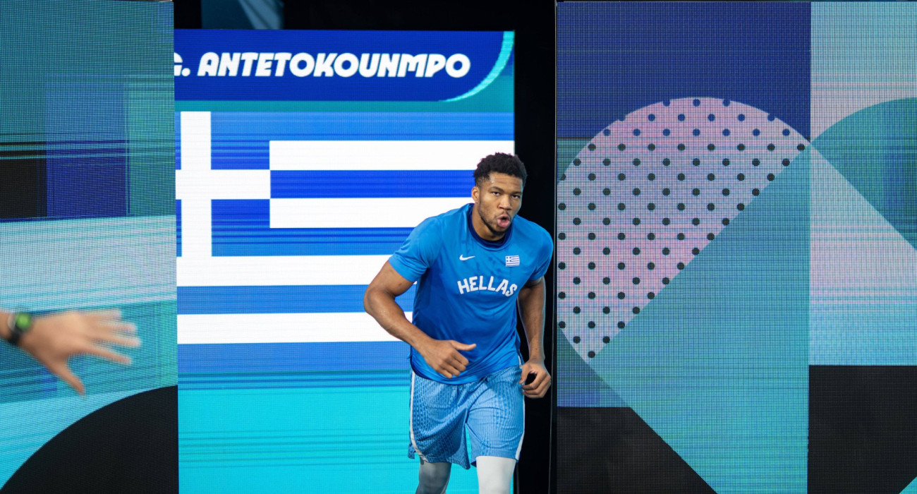 Ο Γιάννης Αντετοκούνμπο με τα γαλανόλευκα της Εθνικής / Πηγή: Imago Ο Γιάννης Αντετοκούνμπο με τα γαλανόλευκα της Εθνικής / Πηγή: Imago