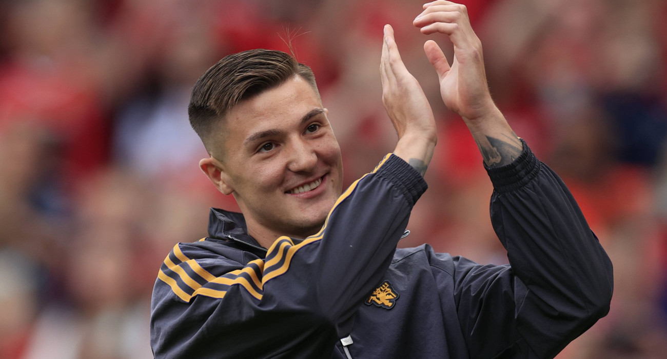 O Μπέντζαμιν Σέσκο στην παρουσίασή του από την Μάντσεστερ Γιουνάιτεντ / Πηγή: Imago