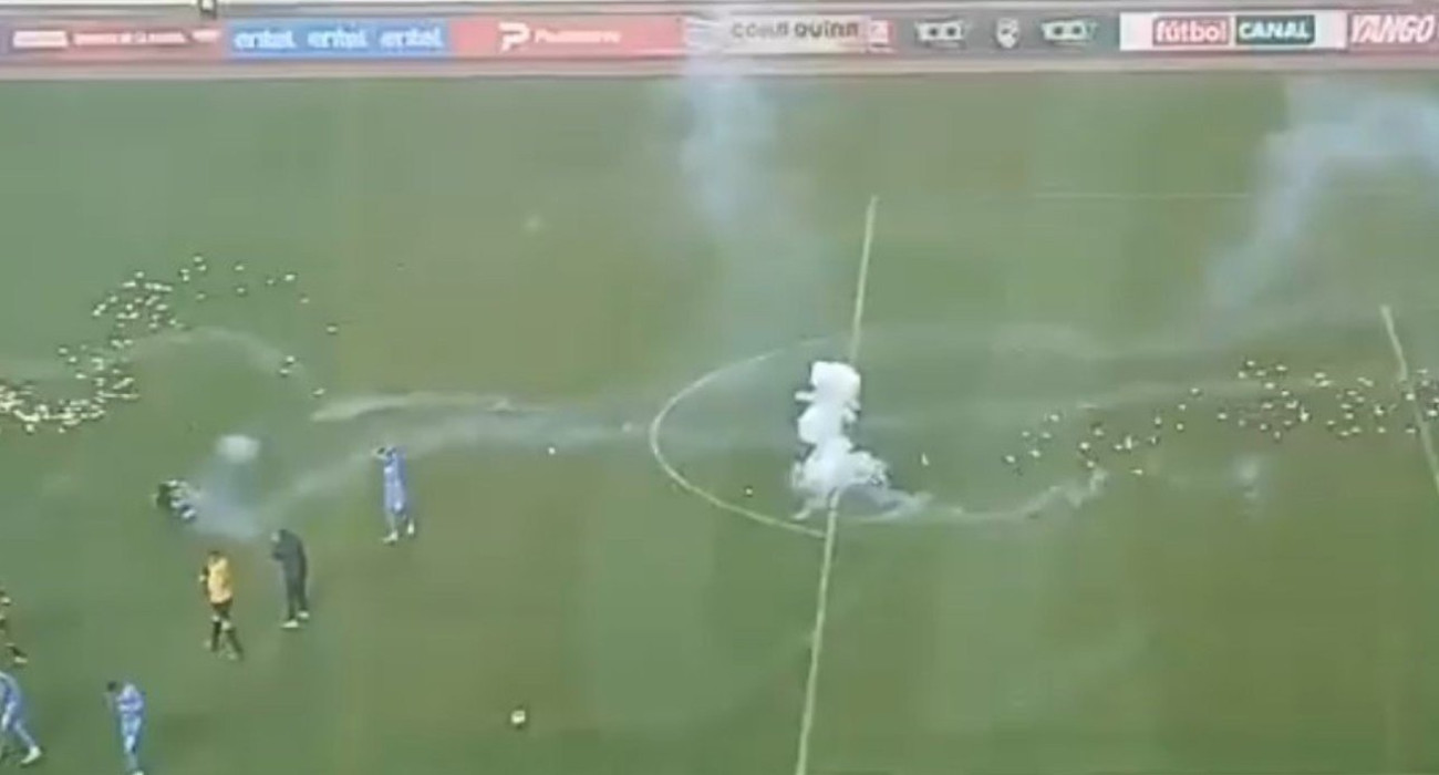 Επεισόδια σε αγώνα της Βολιβίας / Screenshot Επεισόδια σε αγώνα της Βολιβίας / Screenshot