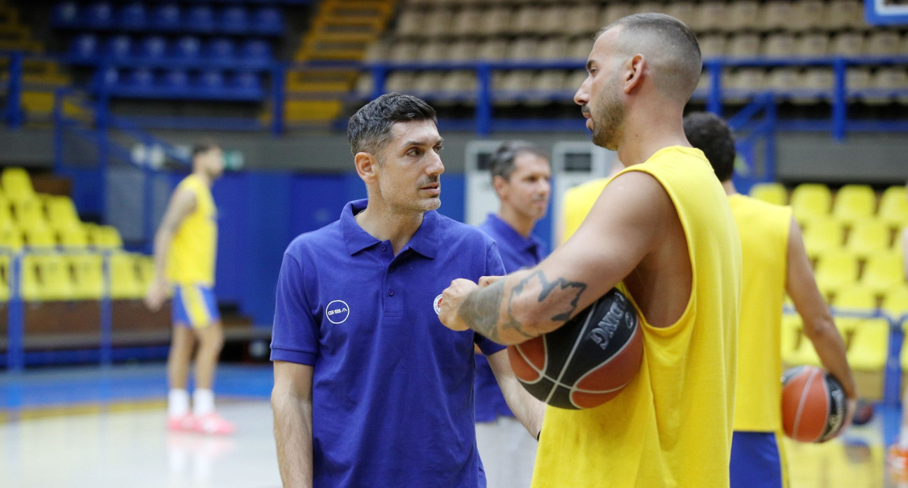 Ο Βασίλης Ξανθόπουλος με τον Βλαδίμηρο Γιάνκοβιτς/Πηγή: Intime Ο Βασίλης Ξανθόπουλος με τον Βλαδίμηρο Γιάνκοβιτς/Πηγή: Intime
