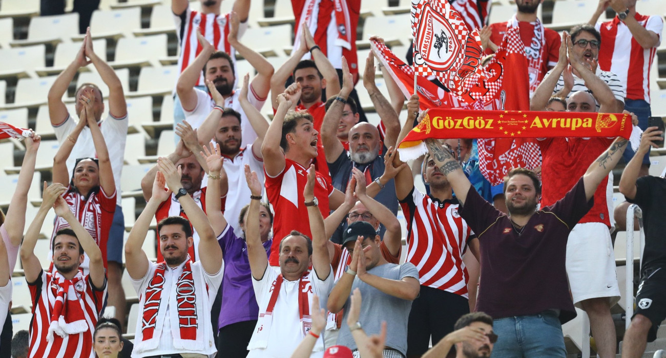 Οι φίλοι της Σαμσουνσπόρ στο ΟΑΚΑ / Πηγή: Eurokinissi Οι φίλοι της Σαμσουνσπόρ στο ΟΑΚΑ / Πηγή: Eurokinissi