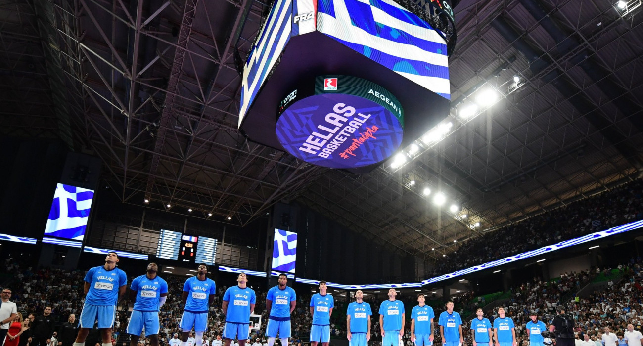 Οι Έλληνες διεθνείς υπό την ανάκορουση του Εθνικού Ύμνου / Πηγή: Eurokinissi Οι Έλληνες διεθνείς υπό την ανάκορουση του Εθνικού Ύμνου / Πηγή: Eurokinissi