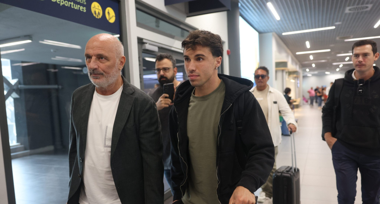 Ο Αλεσάντρο Μπιάνκο κατά την άφιξή του στο αεροδρόμιο για τον ΠΑΟΚ / Πηγή: Eurokinissi Ο Αλεσάντρο Μπιάνκο κατά την άφιξή του στο αεροδρόμιο για τον ΠΑΟΚ / Πηγή: Eurokinissi