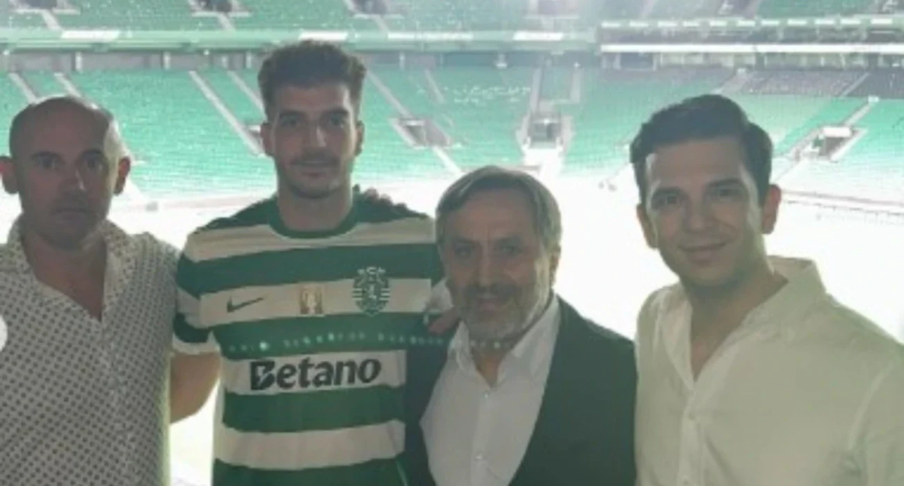 Ο Φώτης Ιωαννίδης με τους μάνατζέρ του / Πηγή: Instagram Ο Φώτης Ιωαννίδης με τους μάνατζέρ του / Πηγή: Instagram