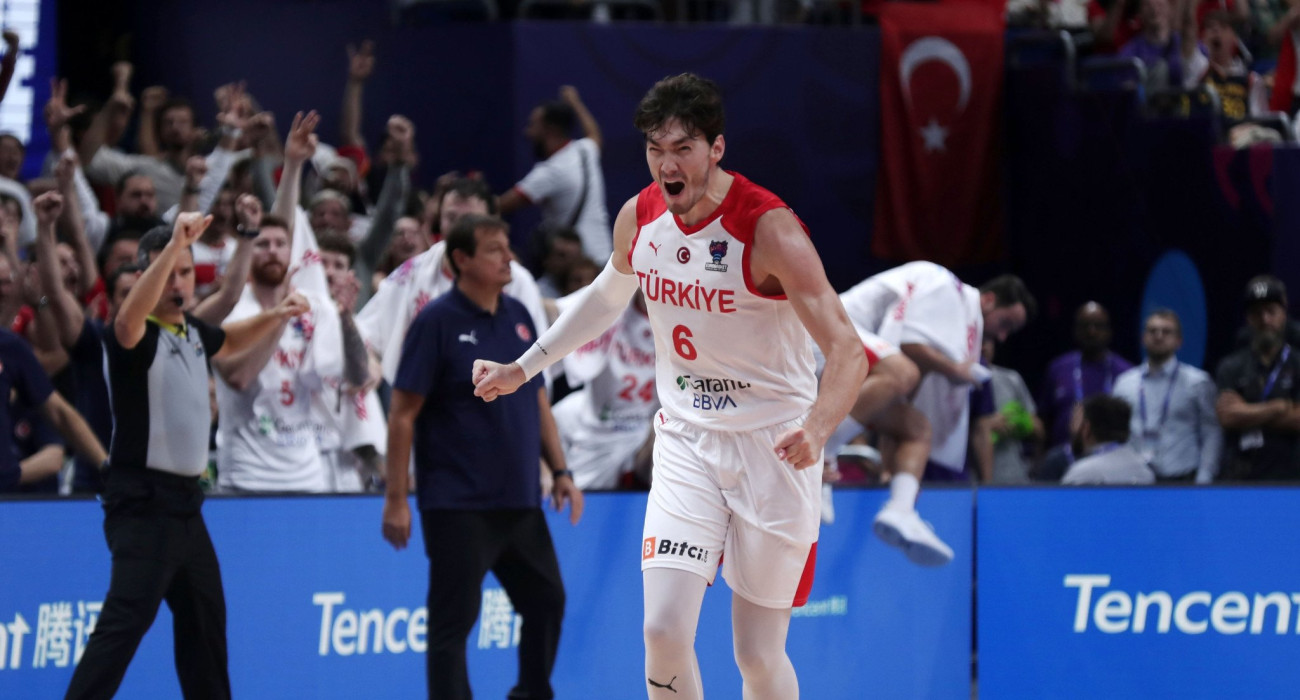 Ο Τσεντί Οσμάν με την εθνική ομάδα της Τουρκίας/Πηγή: Intime Ο Τσεντί Οσμάν με την εθνική ομάδα της Τουρκίας/Πηγή: Intime