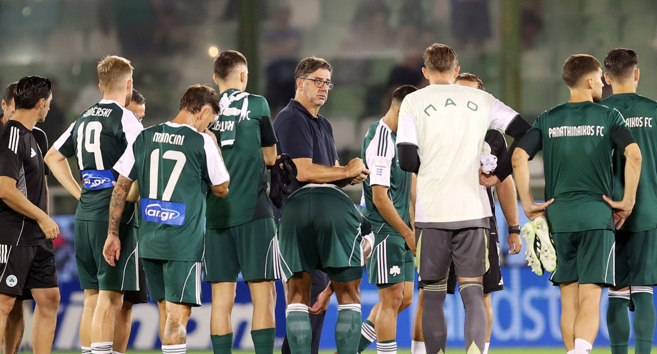 Ο Ρουί Βιτόρια με τους παίκτες του Παναθηναϊκού / Πηγή: Intime Ο Ρουί Βιτόρια με τους παίκτες του Παναθηναϊκού / Πηγή: Intime