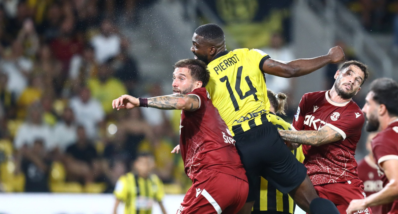 Η κεφαλιά του Φραντζί Πιερό για το 1-0 της ΑΕΚ / Πηγή: Eurokinissi Η κεφαλιά του Φραντζί Πιερό για το 1-0 της ΑΕΚ / Πηγή: Eurokinissi