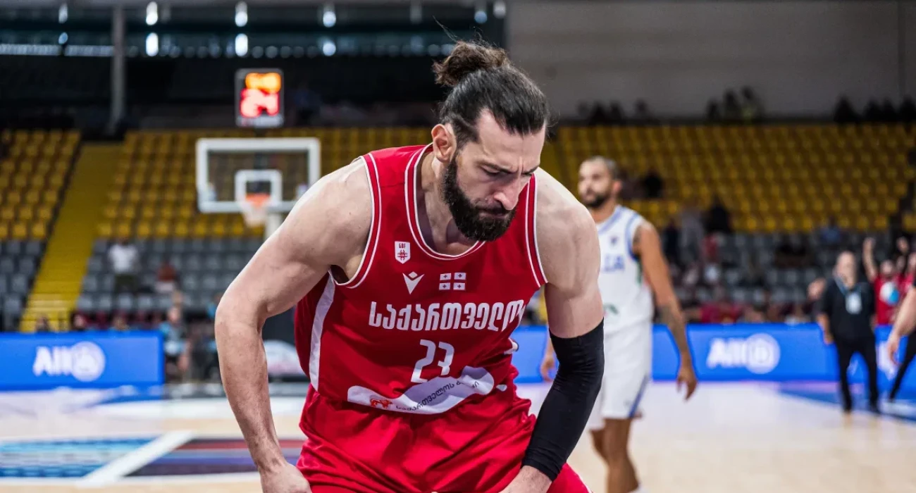 Έξαλλος με τους διαιτητές, ο Τορνίκε Σενγκέλια, Πηγή: FIBA