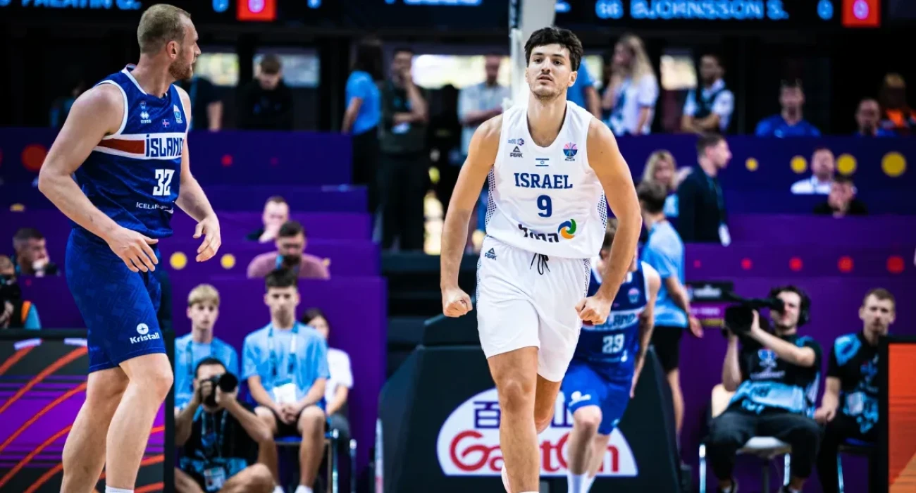 O Ρόμαν Σόρκιν με τη φανέλα του Ισραήλ, Πηγή: FIBA O Ρόμαν Σόρκιν με τη φανέλα του Ισραήλ, Πηγή: FIBA