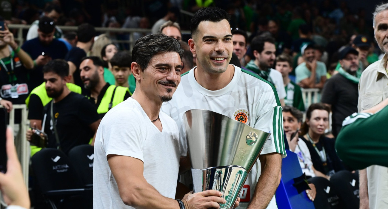 Ο Δημήτρης Γιαννακόπουλος με τον Κώστα Σλούκα/Πηγή: Eurokinissi Ο Δημήτρης Γιαννακόπουλος με τον Κώστα Σλούκα/Πηγή: Eurokinissi