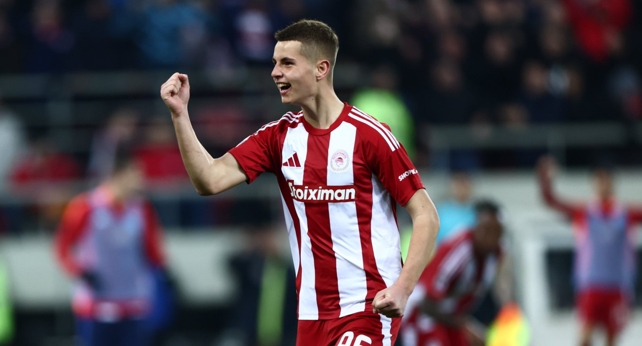 Ο Χρήστος Μουζακίτης με την φανέλα του Ολυμπιακού / Πηγή: Eurokinissi