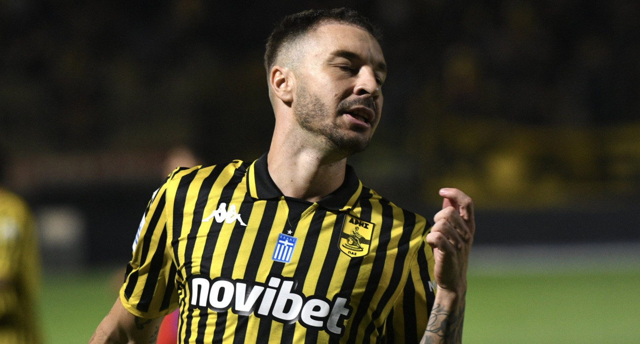 Ο Λορέν Μορόν με την φανέλα του Άρη / Πηγή: Eurokinissi Ο Λορέν Μορόν με την φανέλα του Άρη / Πηγή: Eurokinissi