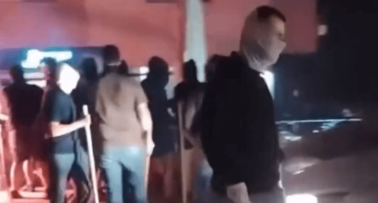 Επίθεση οπαδών του Ερυθρού Αστέρα σε φίλους της Παρτιζάν / Screenshot