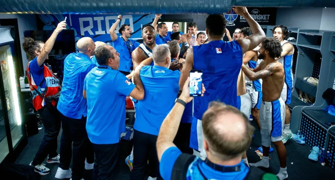 Οι παίκτες της Εθνικής πανηγυρίζουν/Πηγή: FIBA