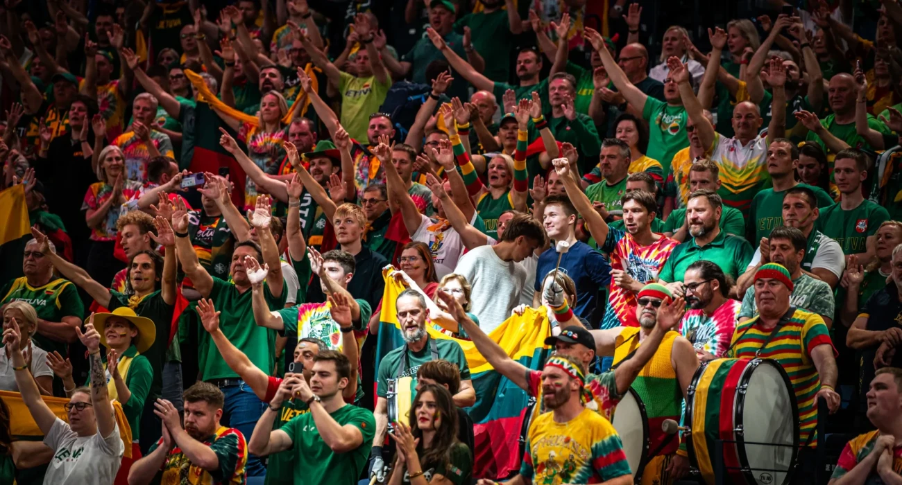 Η πολύχρωμη κερκίδα των Λιθουανών / Πηγή: FIBA Η πολύχρωμη κερκίδα των Λιθουανών / Πηγή: FIBA
