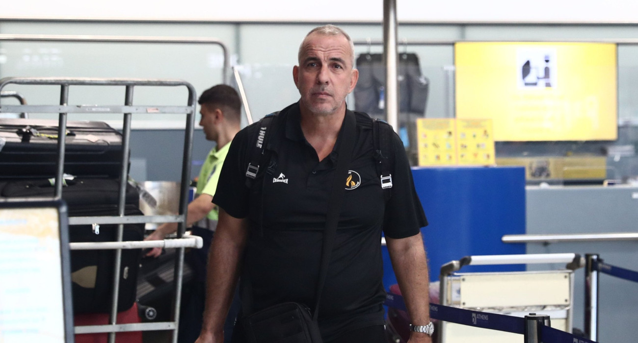 Ο Γιώργος Λιμνιάτης κατά την αναχώρηση του Προμηθέα για Ρόδο/Πηγή: Intime Ο Γιώργος Λιμνιάτης κατά την αναχώρηση του Προμηθέα για Ρόδο/Πηγή: Intime