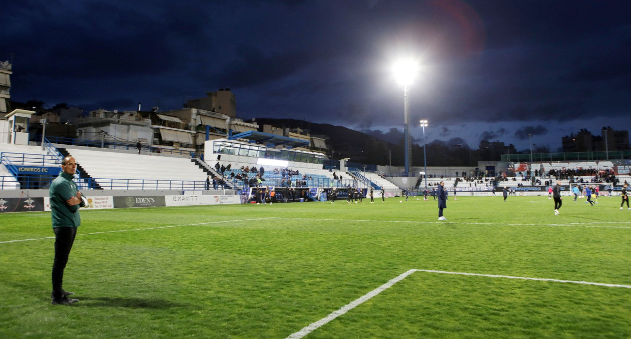 Το δημοτικό γήπεδο Νεάπολης Νίκαιας / Πηγή: Intime Το δημοτικό γήπεδο Νεάπολης Νίκαιας / Πηγή: Intime