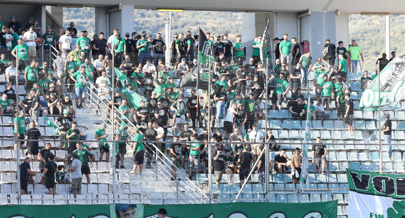Οπαδοί του Παναθηναϊκού στο Πανθεσσαλικό στάδιο / Πηγή: Intime