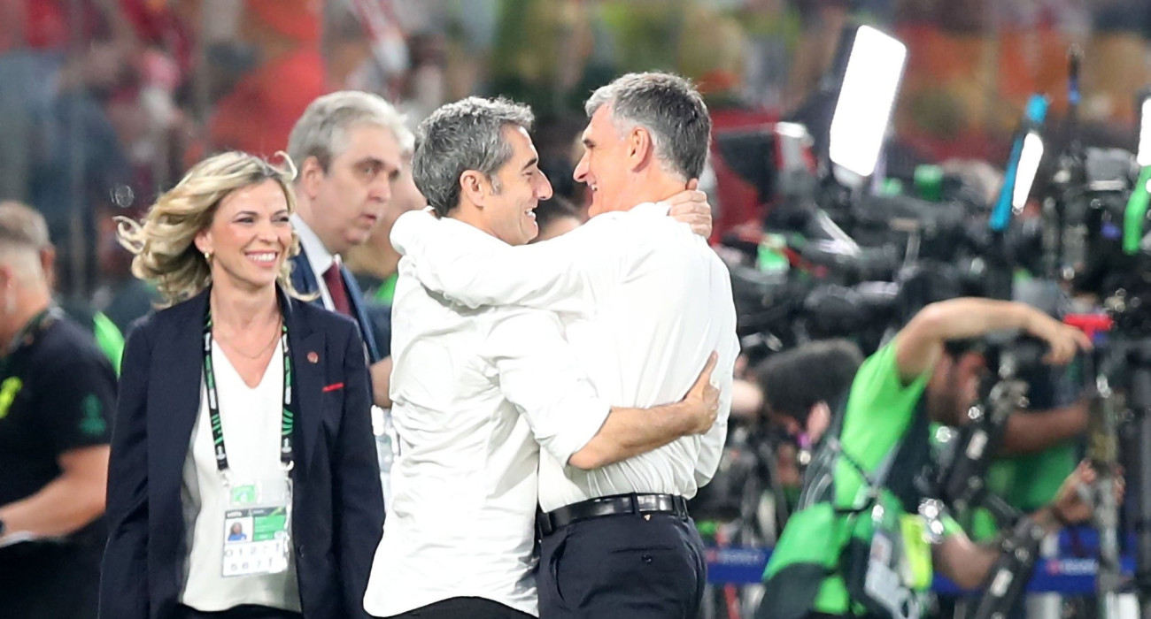 Ο Ερνέστο Βαλβέρδε με τον Χοσέ Λουίς Μεντιλίμπαρ / Πηγή: Intime Ο Ερνέστο Βαλβέρδε με τον Χοσέ Λουίς Μεντιλίμπαρ / Πηγή: Intime