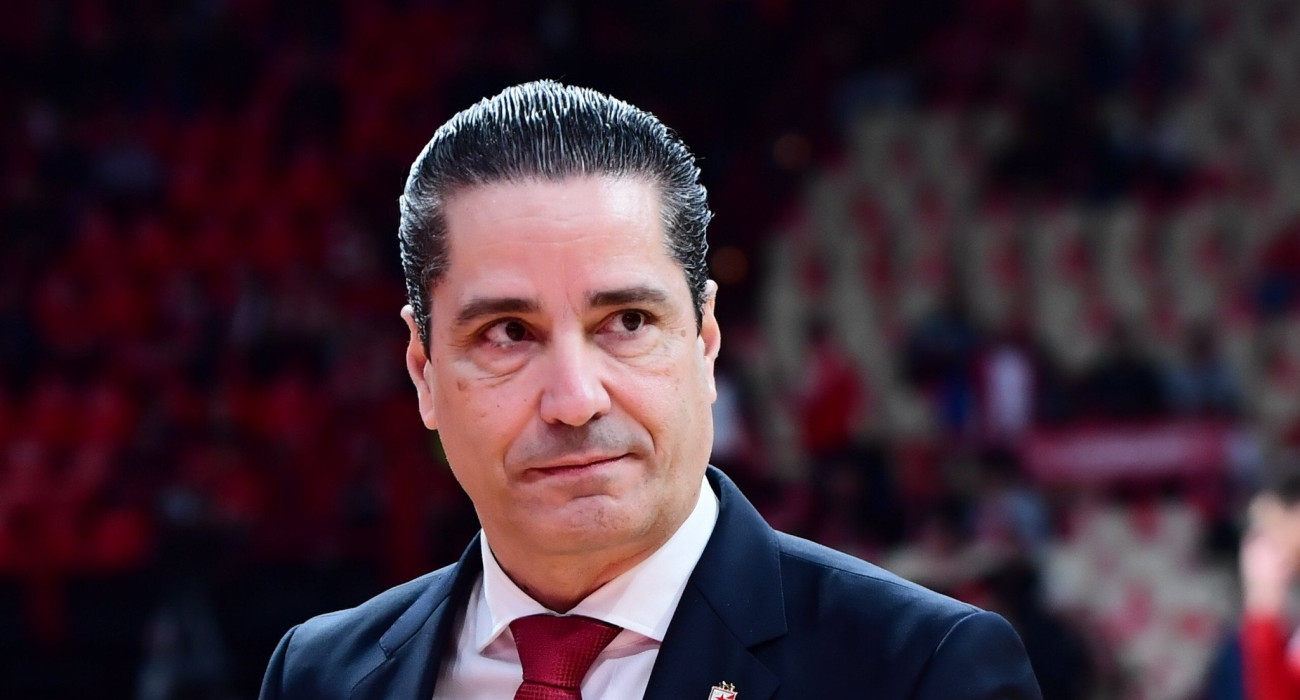 Ο Γιάννης Σφαιρόπουλος στον πάγκο του Ερυθρού Αστέρα/Πηγή: Eurokinissi Ο Γιάννης Σφαιρόπουλος στον πάγκο του Ερυθρού Αστέρα/Πηγή: Eurokinissi