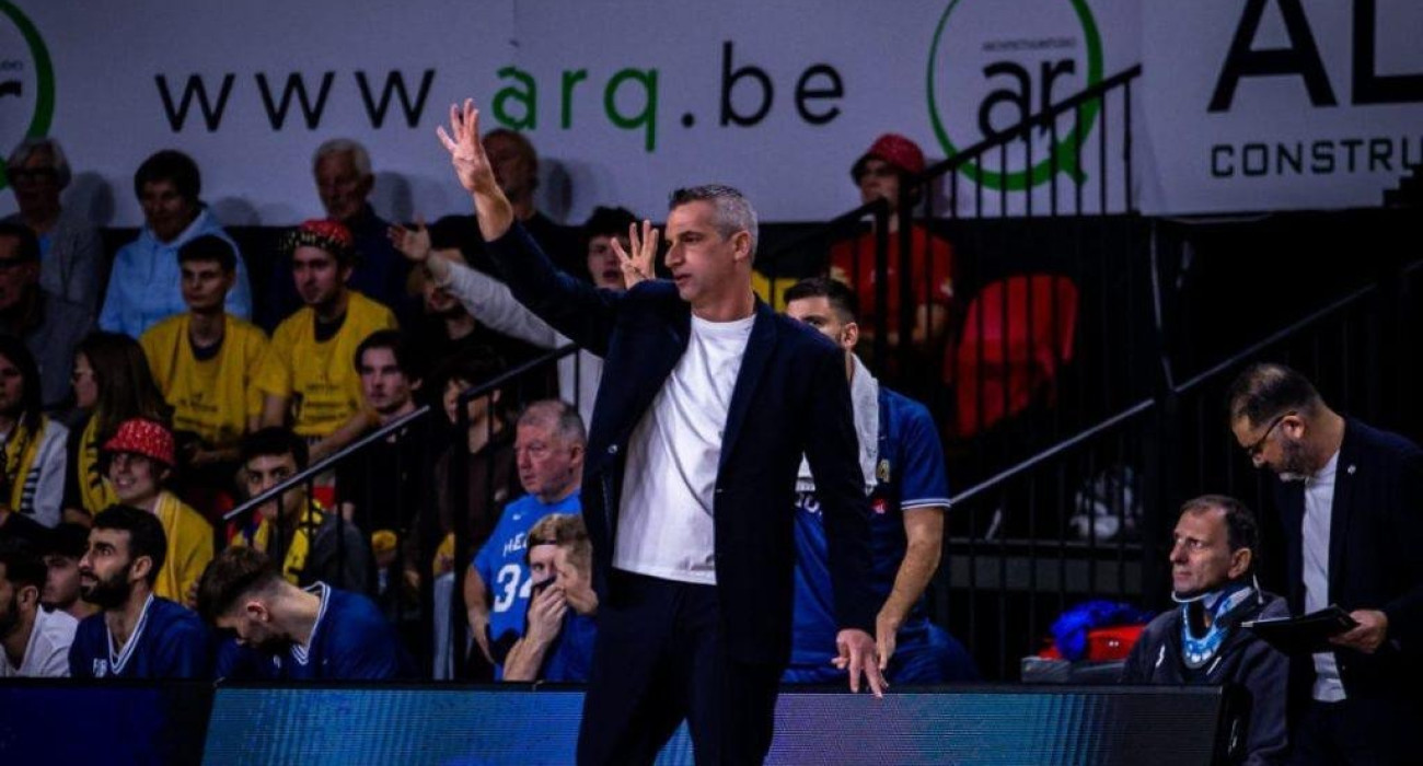 O Νίκος Παπανικολόπουλος O Νίκος Παπανικολόπουλος