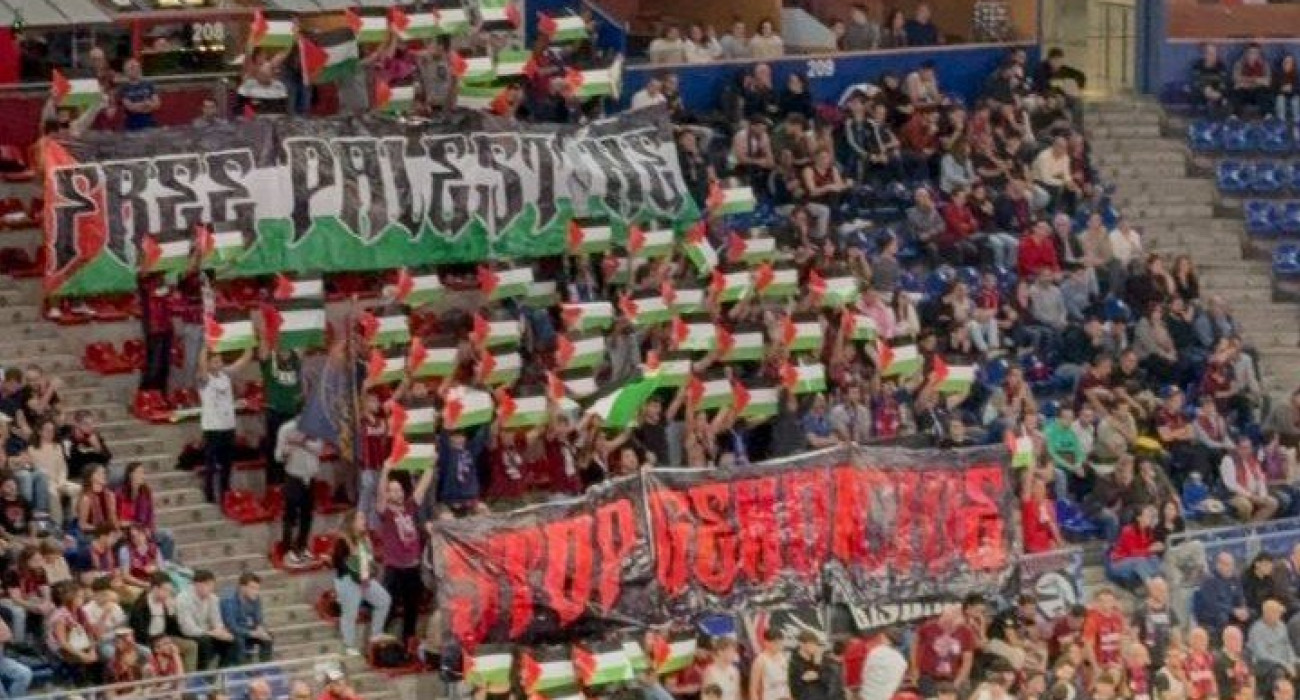 Πανό υποστήριξης προς την Παλαιστίνη από τους φίλους της Μπασκόνια Πανό υποστήριξης προς την Παλαιστίνη από τους φίλους της Μπασκόνια
