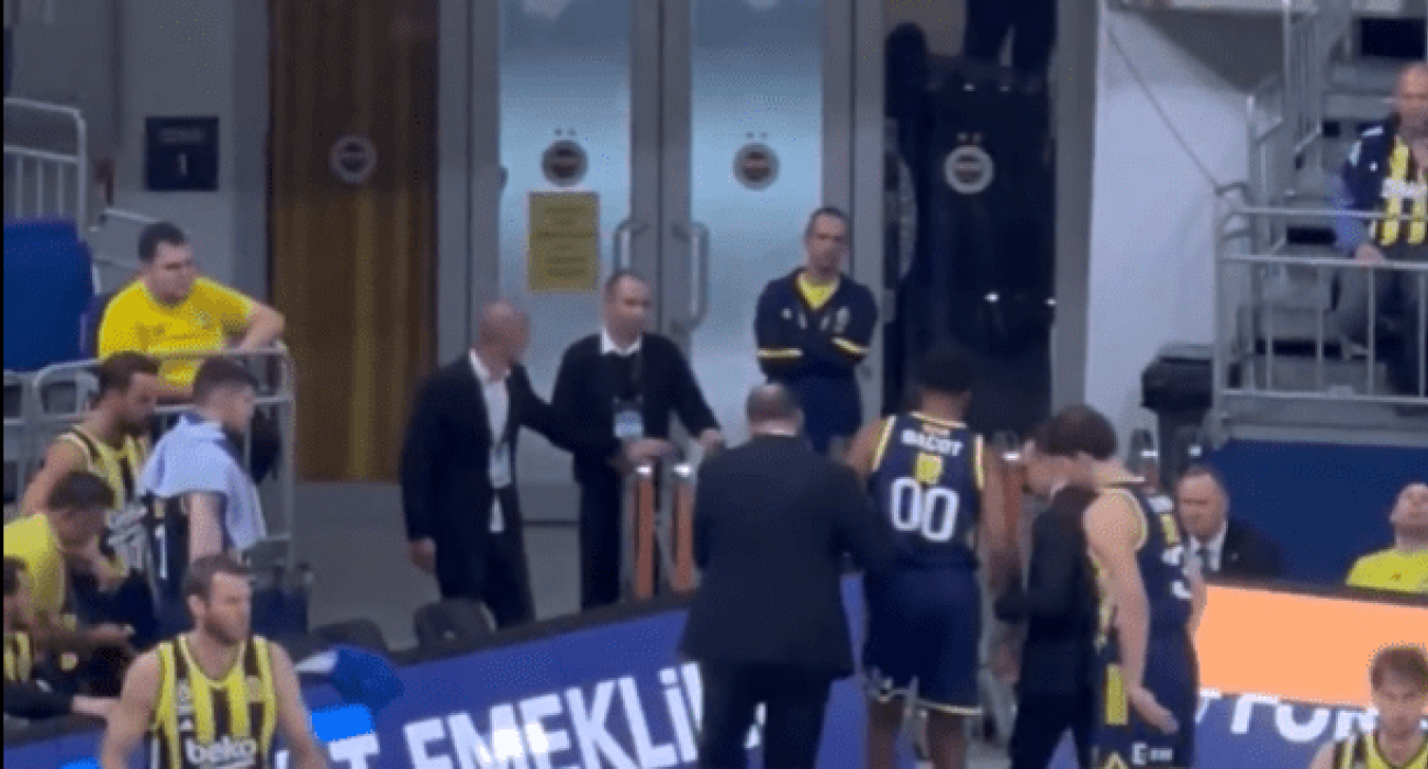 Η στιγμή του τραυματισμού του Αρμάντο Μπέικοτ / Printscreen