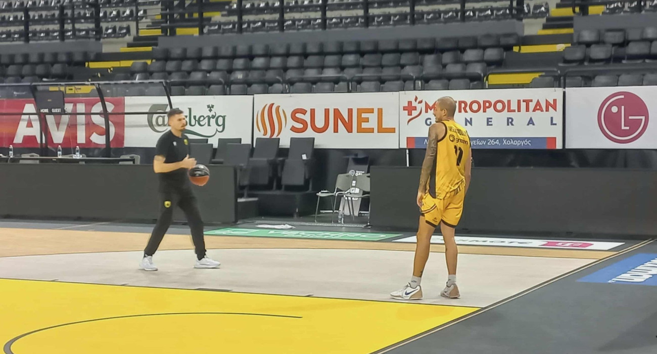 Ο Αρσενόπουλος έμεινε στη Sunel Arena για επιπλέον δουλειά ατομικά (video) Ο Αρσενόπουλος έμεινε στη Sunel Arena για επιπλέον δουλειά ατομικά (video)