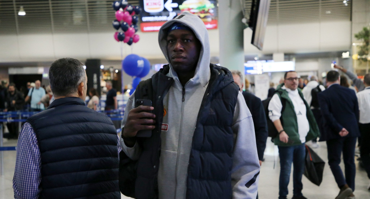 Ο Κέντρικ Ναν κατά την αναχώρηση του Παναθηναϊκού για την Μπολόνια/Πηγή: Intime