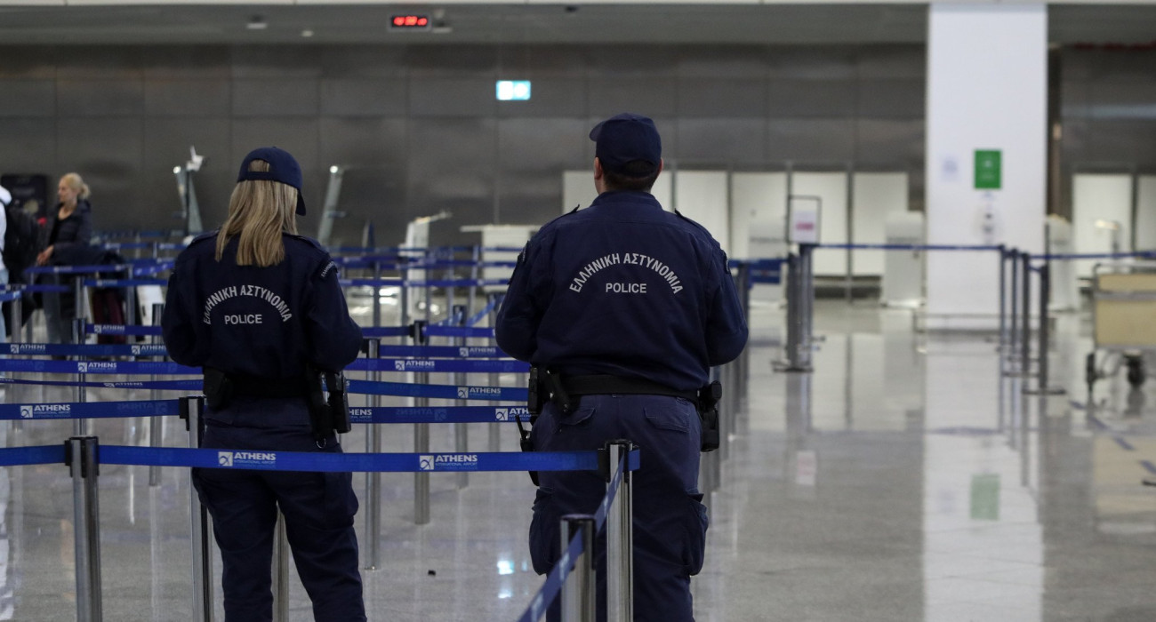 Ελληνική αστυνομία στο «Ελ. Βενιζέλος» / Πηγή: Eurokinisi Ελληνική αστυνομία στο «Ελ. Βενιζέλος» / Πηγή: Eurokinisi