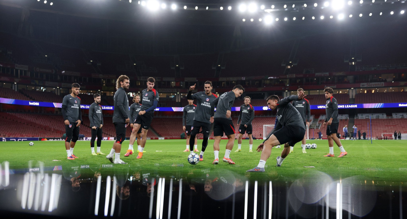 Η Ατλέτικο Μαδρίτης στην προπόνηση της στο Emirates Stadium / Πηγή: Getty Images Η Ατλέτικο Μαδρίτης στην προπόνηση της στο Emirates Stadium / Πηγή: Getty Images