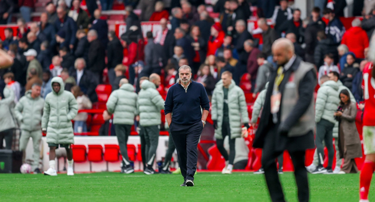 Ο Άγγελος Ποστέκογλου αποχωρεί από το City Ground μετά τη νέα ήττα της Φόρεστ και πριν την επίσημη απόλυσή του / Πηγή: Imago Ο Άγγελος Ποστέκογλου αποχωρεί από το City Ground μετά τη νέα ήττα της Φόρεστ και πριν την επίσημη απόλυσή του / Πηγή: Imago