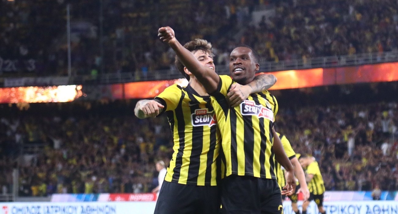 Ο Ντέρεκ Κουτέσα πανηγυρίζει με τον Λάζαρο Ρότα / Πηγή: Eurokinissi