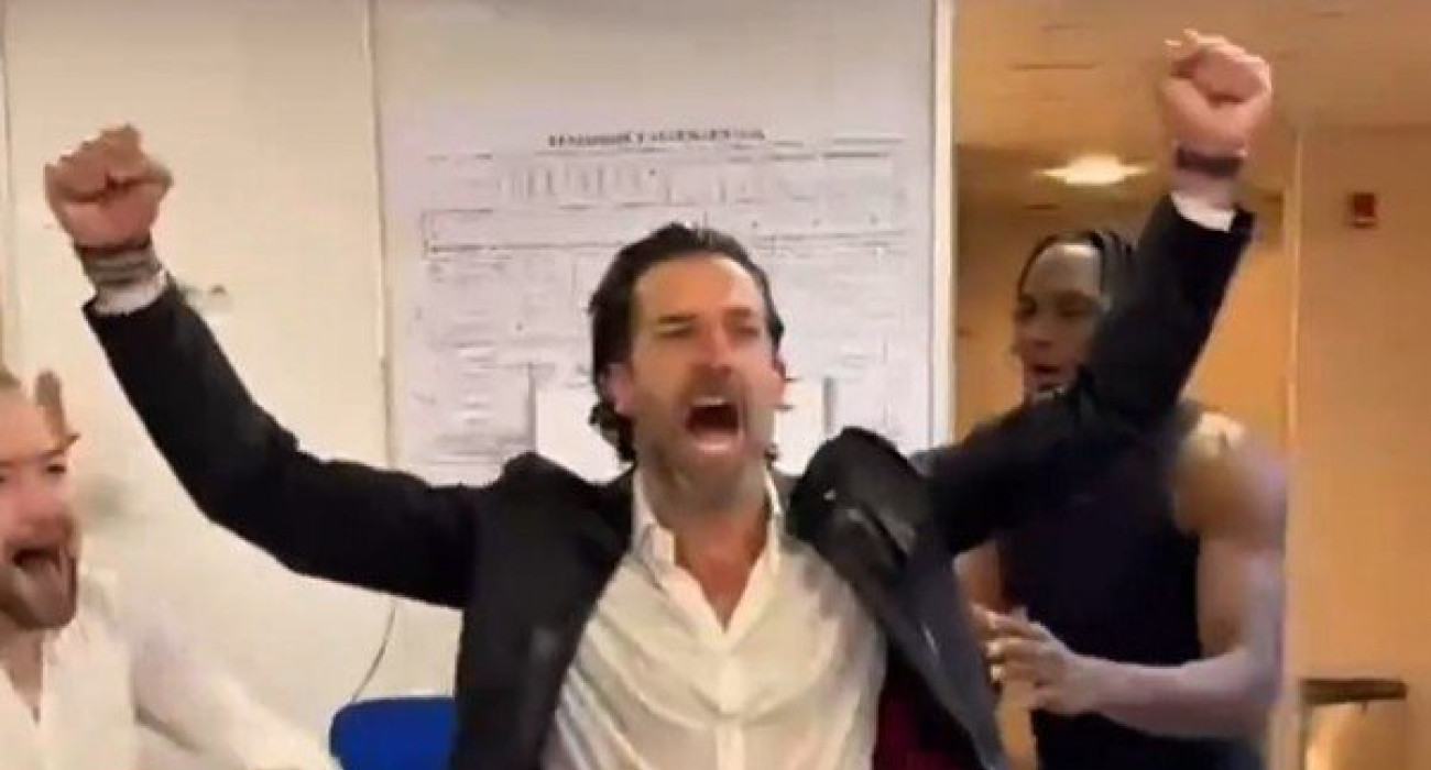 Ο Τόμοβιτς, τον οποίο κάνουν... λούτσα οι παίκτες του Αστέρα / Πηγή: Screenshot Ο Τόμοβιτς, τον οποίο κάνουν... λούτσα οι παίκτες του Αστέρα / Πηγή: Screenshot