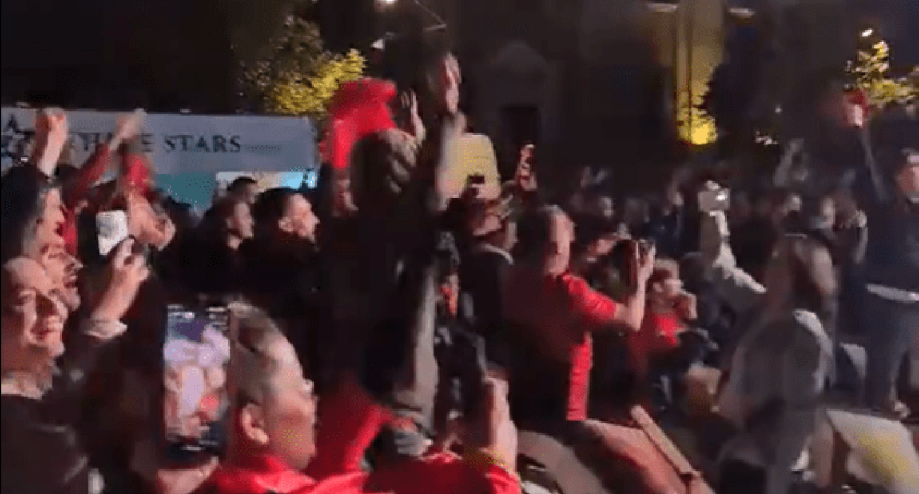 Φίλαθλοι της Αλβανίας πανηγυρίζουν στα Τίρανα / Screenshot Φίλαθλοι της Αλβανίας πανηγυρίζουν στα Τίρανα / Screenshot