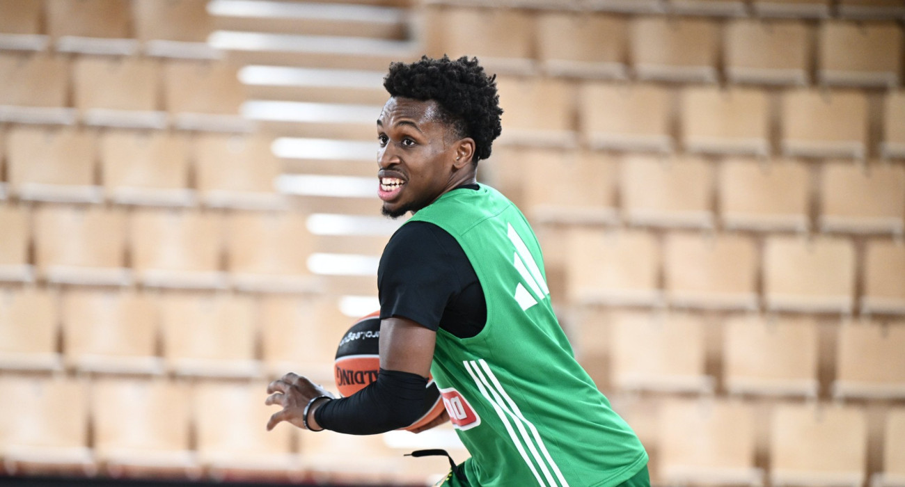 Ο Τι Τζέι Σορτς στην προπόνηση του Παναθηναϊκού στο Μονακό, Πηγή: Βαγγέλης Στόλης Ο Τι Τζέι Σορτς στην προπόνηση του Παναθηναϊκού στο Μονακό, Πηγή: Βαγγέλης Στόλης