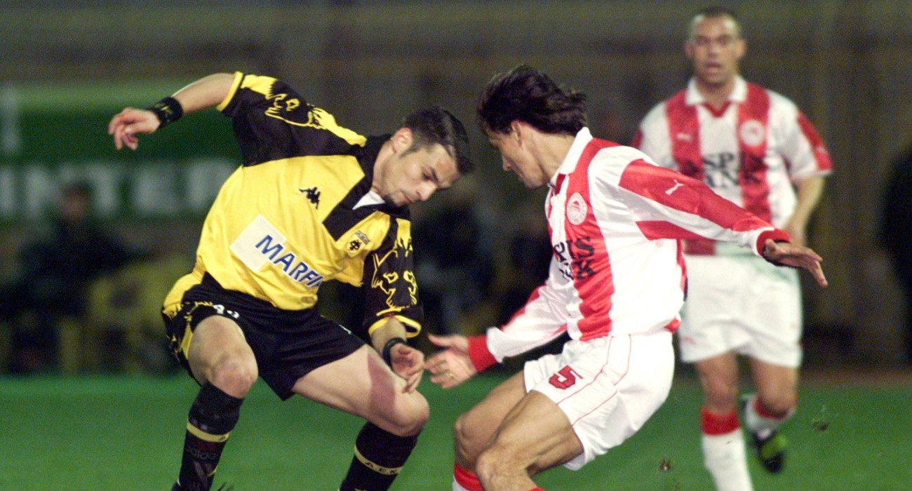 Ο Ντέμης Νικολαΐδης με τον Γιώργο Αμανατίδη σε αγώνα Κυπέλλου το 1999 / Πηγή: Intime Ο Ντέμης Νικολαΐδης με τον Γιώργο Αμανατίδη σε αγώνα Κυπέλλου το 1999 / Πηγή: Intime