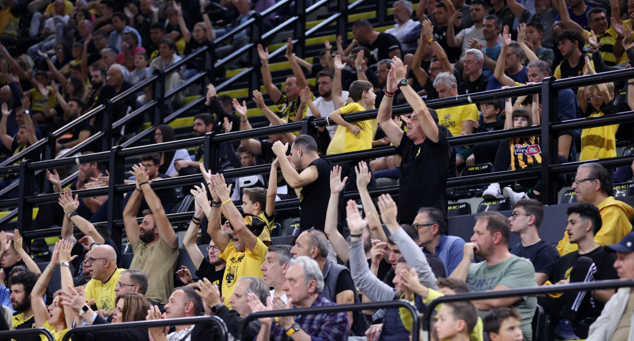Ο κόσμος της ΑΕΚ στη Sunel Arena - Πηγή: Intime