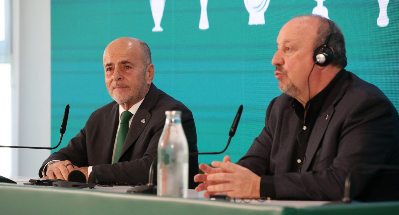 Ο Ράφα Μπενίτεθ με τον Γιάννη Αλαφούζο/Πηγή: Intime Ο Ράφα Μπενίτεθ με τον Γιάννη Αλαφούζο/Πηγή: Intime