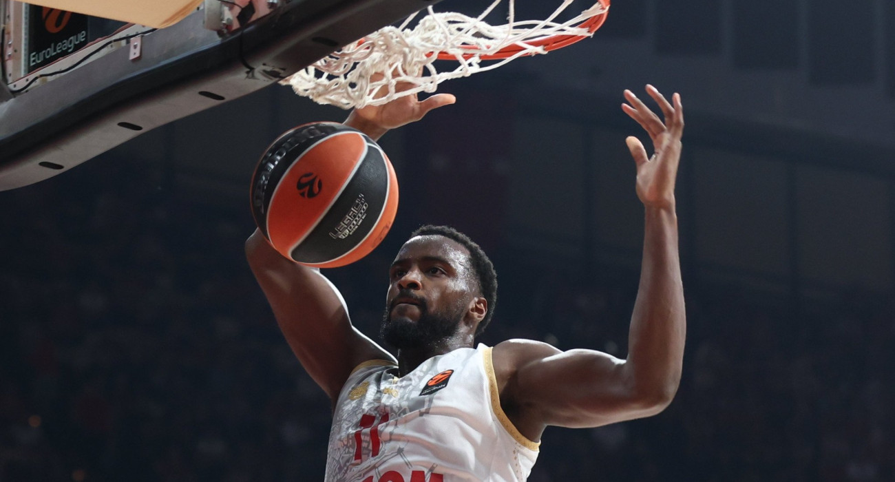 Ο απίθανος Άλφα Ντιαλό καρφώνει στο ΣΕΦ / Πηγή: ΙΝΤΙΜΕ Ο απίθανος Άλφα Ντιαλό καρφώνει στο ΣΕΦ / Πηγή: ΙΝΤΙΜΕ