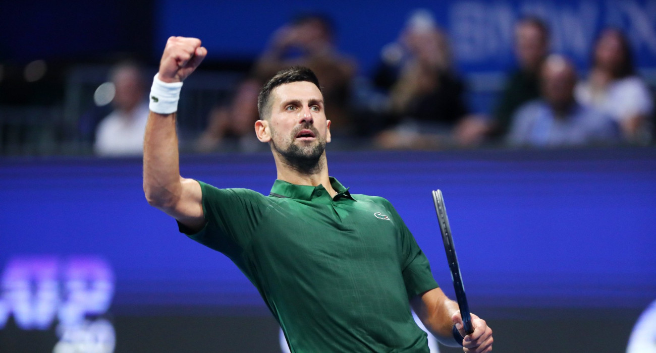 Ο Νόβακ Τζόκοβιτς πανηγυρίζει μπροστά στο κοινό της Αθήνας / Πηγή: InTime