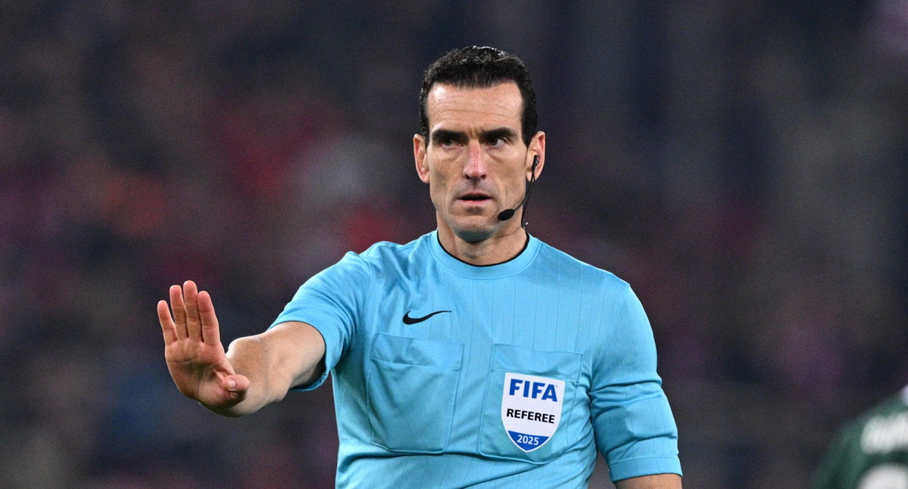 Ο διαιτητής Χουάν Μαρτίνεθ Μουνουέρα / Πηγή: Eurokinissi